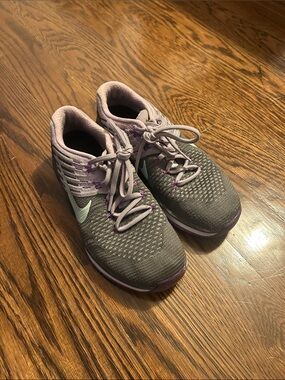 Nike Women’s Metcon Sneakers Gray Size 8